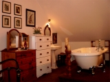 B&B Room Complete with roll top Bath