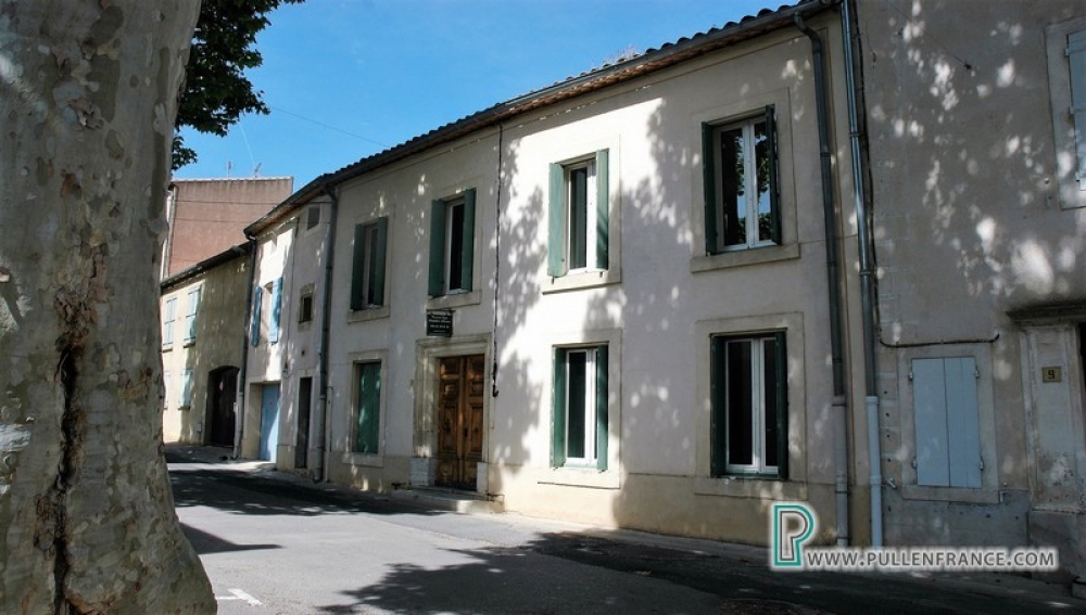 Interesting Bed & Breakfast With Garden In Sought After Riverside Village In The Minervois