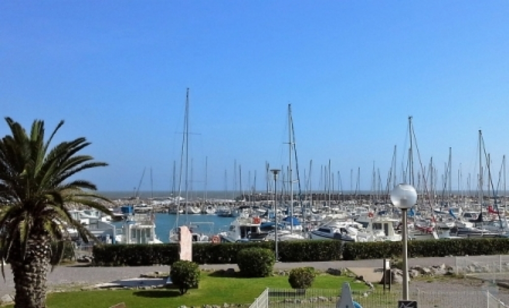 Furnished 2-bed Apartment with Amazing Views, Beside the Mediterranean Sea in Narbonne-Plage, Aude, France