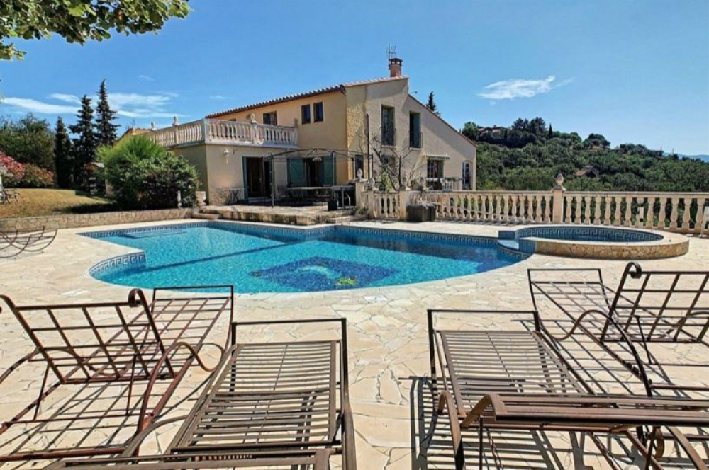 Luxury 4 Bedroom Villa with Private Garden and Pool in Pyrenees-Orientales