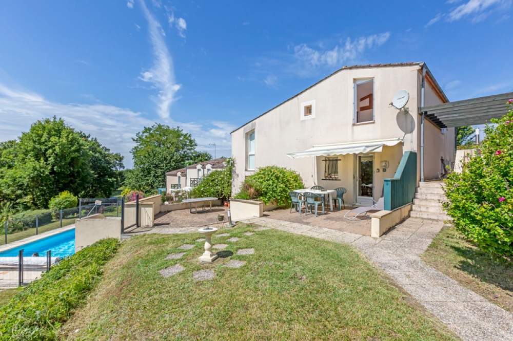 Bouteilles-Saint-Sébastien, Dordogne - 2 Bedroom Houses with Private Terrace Areas, Shared Pool and Grounds