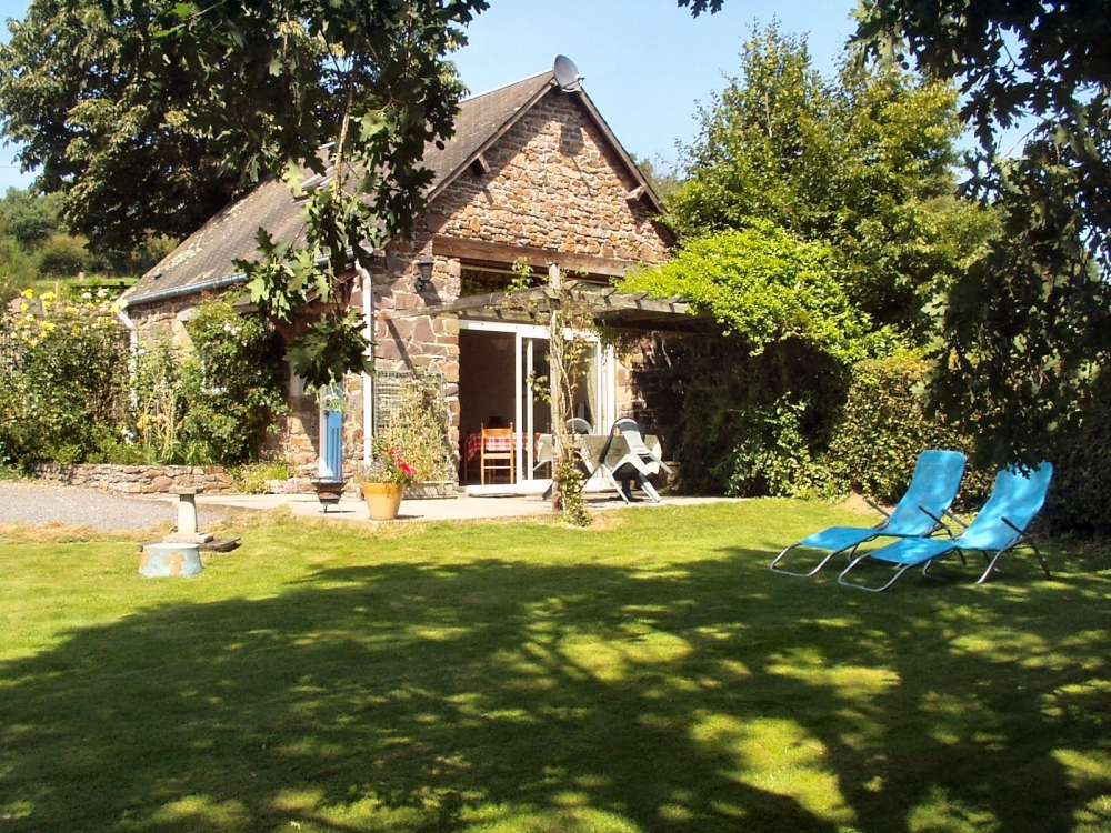 Farmhouse and Cottage Set In Its Own Private Garden With Panoramic Views - La Baleine near Gavray, Normandy