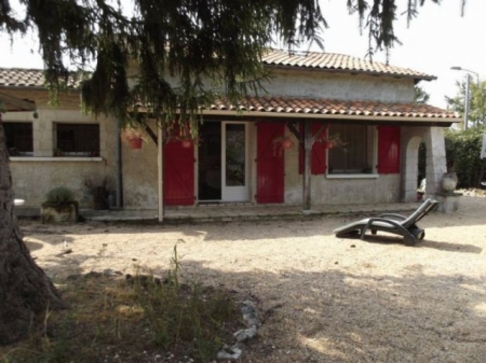 House with 2 Bedroom Gite for Sale in Mareuil, France