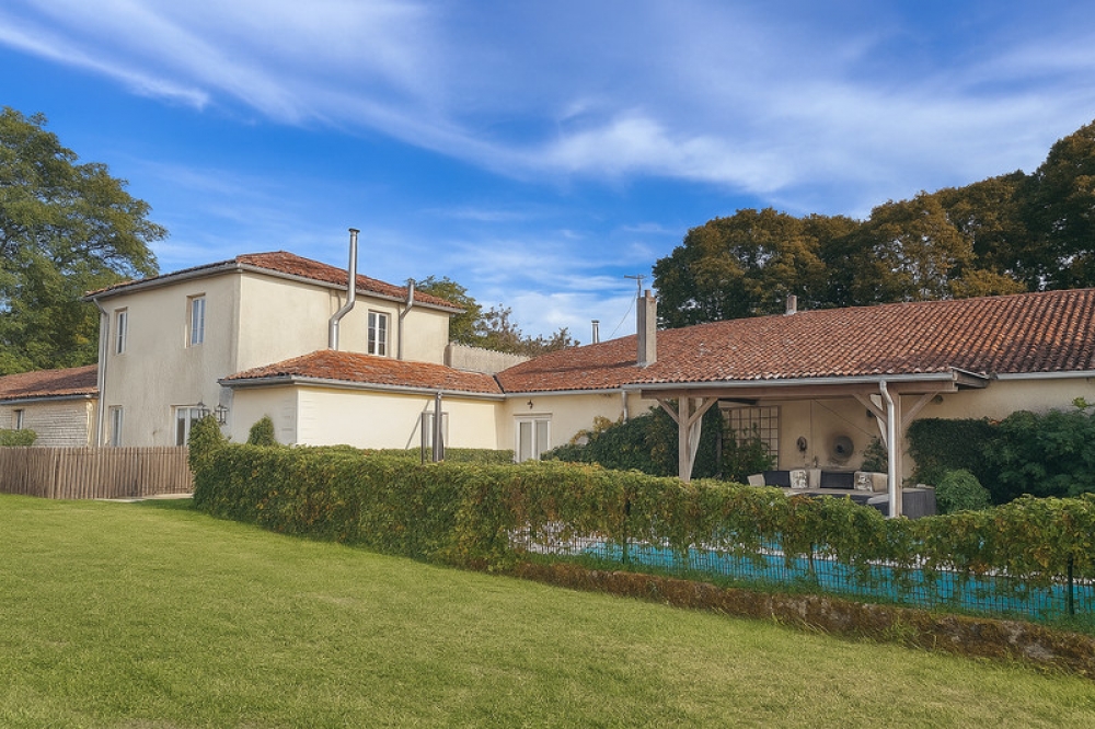 Equestrian Estate with Gîte, Pools & 6 Stables near Chalais and Montmoreau - Charente