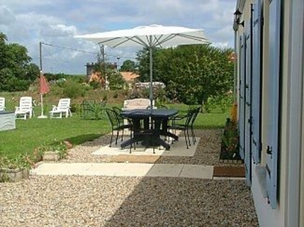 Mortagne Sur Gironde Holiday Cottage with Heated Pool in Charente-Maritime, France