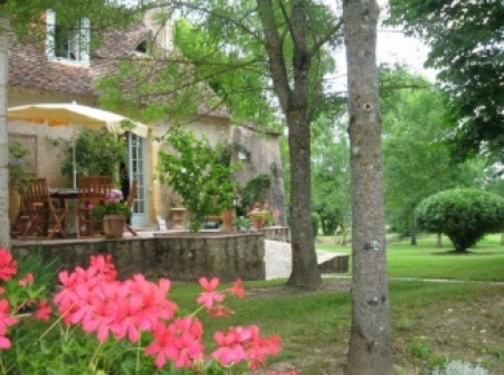 Villereal Holiday Farmhouse For Sale, France / Private Gardens, Pool