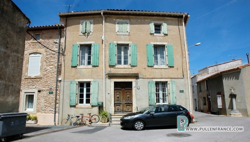 Spacious And Bright Renovated Village House With Sunny Terrace In Raissac d’Aude