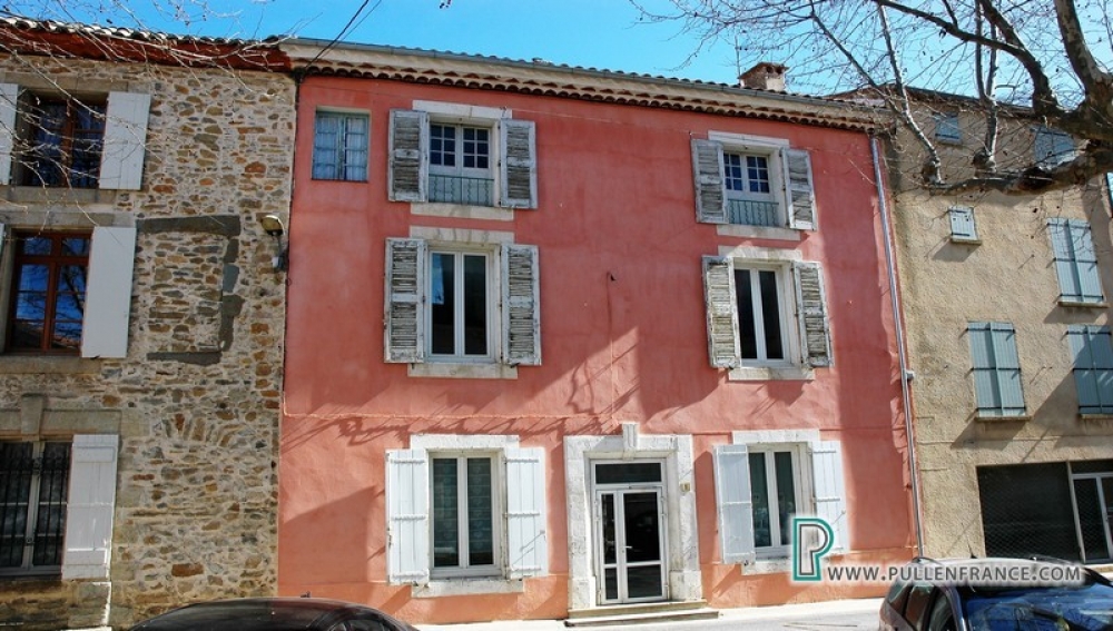 Grand Village House Full Of Character In The Popular Village of Bize Minervois, Aude